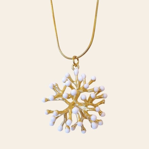 Collier Ulric, acier inoxydable et pendentif corail blanc en zamac émaillé