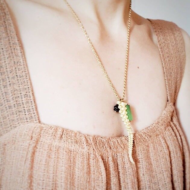 Collier Waldemar, acier inoxydable, zamac doré, jade et grenats