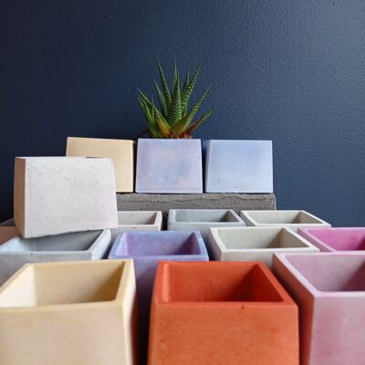 Pigmented concrete planter