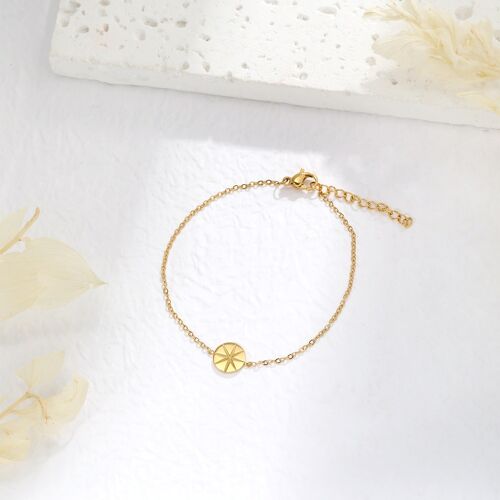 Bracelet dorée avec pendentif étoile