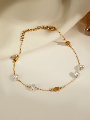 Bracelet chaîne avec perles et carré doré 2