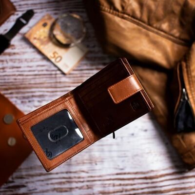 Ridgeback Bifold Leather Wallet With Large Coin Pocket - 6424