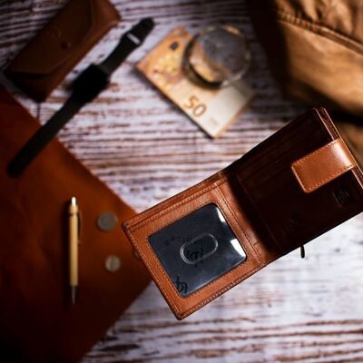 Ridgeback Bifold Leather Wallet With Large Coin Pocket - 6424