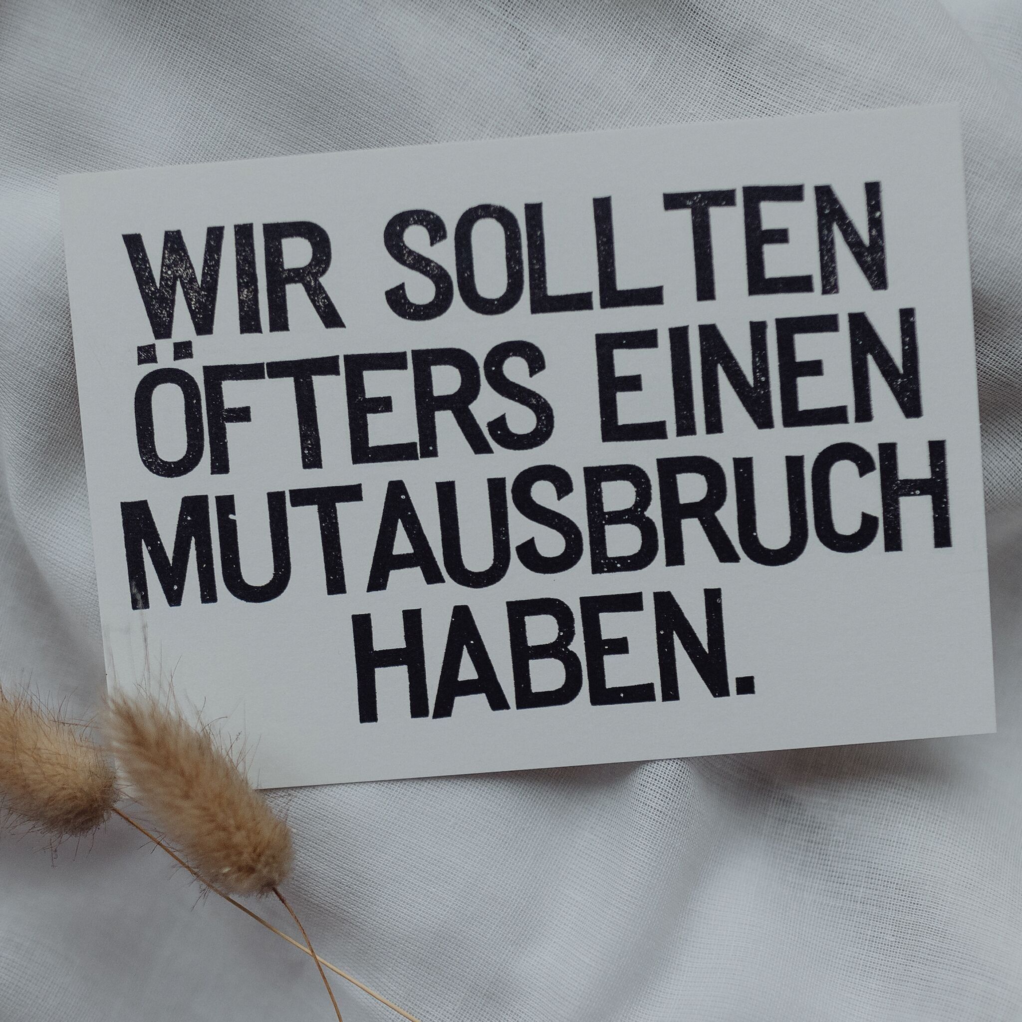 Cartolina affrancata "scoppio di coraggio"