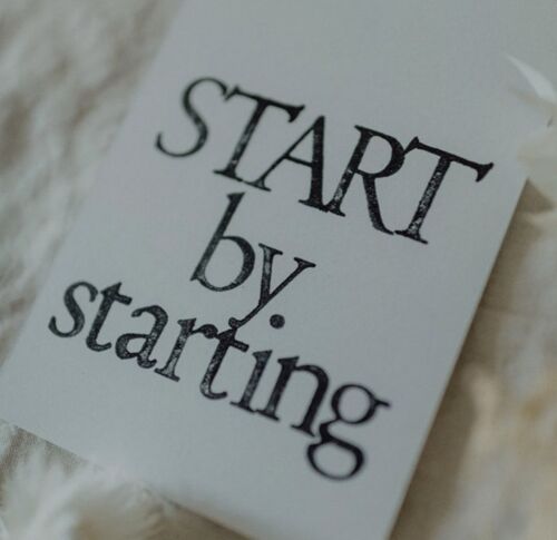 Gestempelte Postkarte "Start by starting"