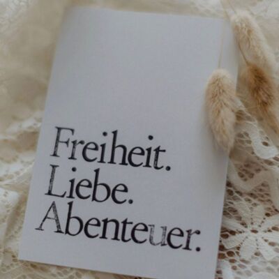 Gestempelte Postkarte "Freiheit Liebe Abenteuer"