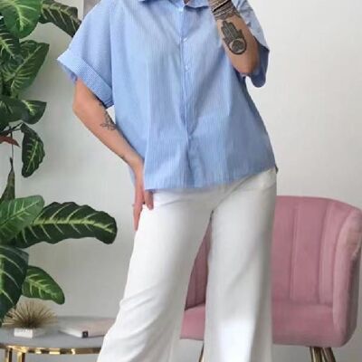 Camisa azul con rayas blancas manga corta en algodón