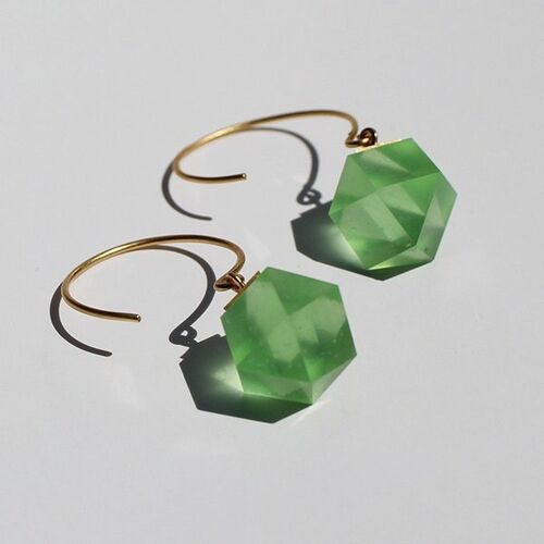 Pendientes gancho redondo Geo matt gold VERDE MENTA