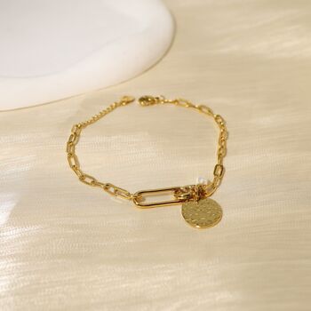 Bracelet chaîne avec perle et pendentif martelé 1