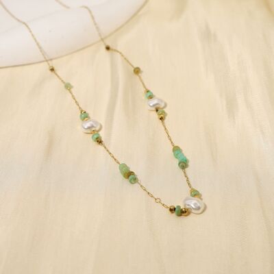 Collier chaîne avec perles vertes et blanches