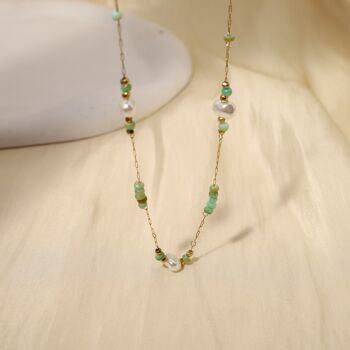 Collier chaîne avec perles vertes et blanches 2
