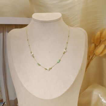 Collier chaîne avec perles vertes et blanches 3