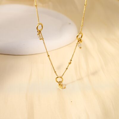 Necklace with chain trio rings with pendants
