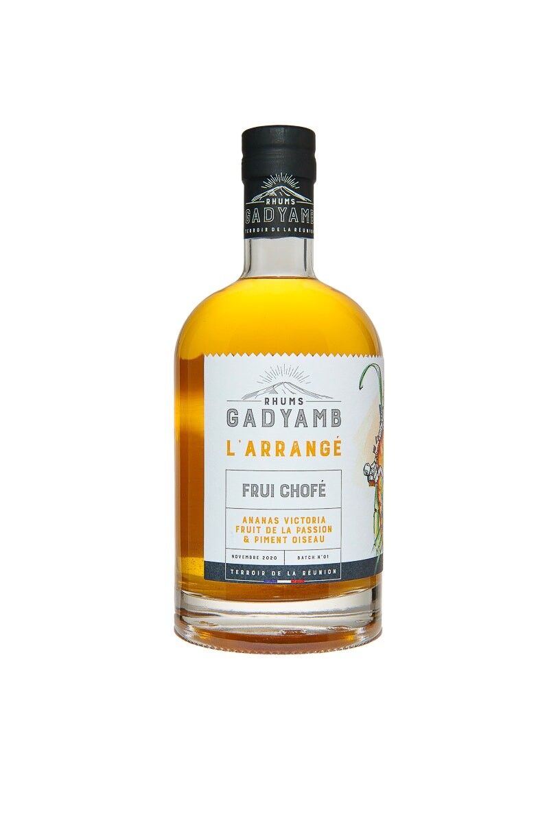 Arrangierter Rum – Victoria-Ananas, Passionsfrucht und „Frui Chofé“-Vogelpfeffer