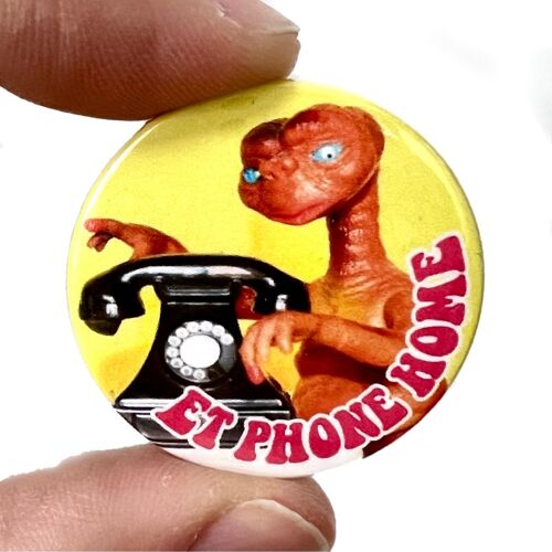 ET Phone Home The Extra Terestrial Toy / Film Inspired Button Pin Badge
