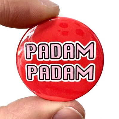 Pin de botón inspirado en Padam Padam Kylue Bagde