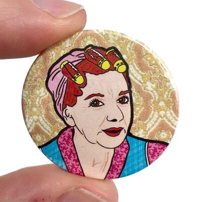 Insignia de pin de botón inspirada en Hilda Ogden Coronation Street TV