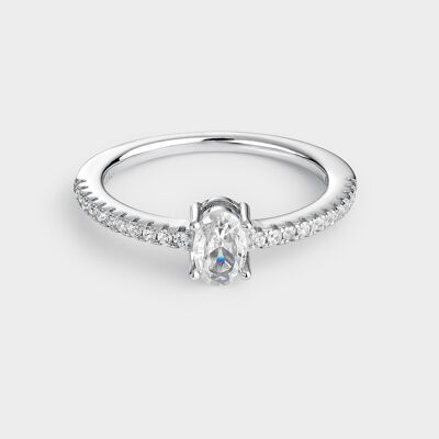Pavé oval silver ring with zircons