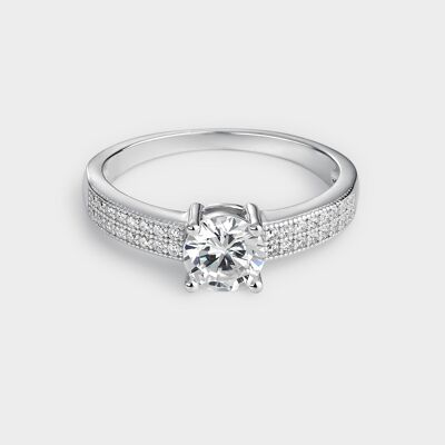 Bague solitaire en argent pavée de zircons