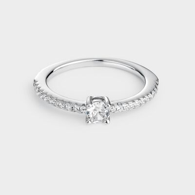 Bague solitaire en argent pavée de zircons