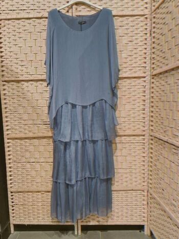 Robe longue en soie italienne pour femme avec un design à plusieurs niveaux 3