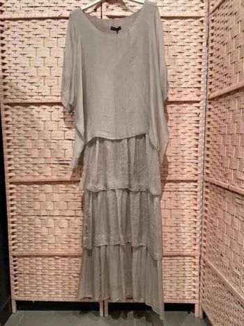 Robe longue en soie italienne pour femme avec un design à plusieurs niveaux 11