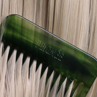 Emerald travel comb