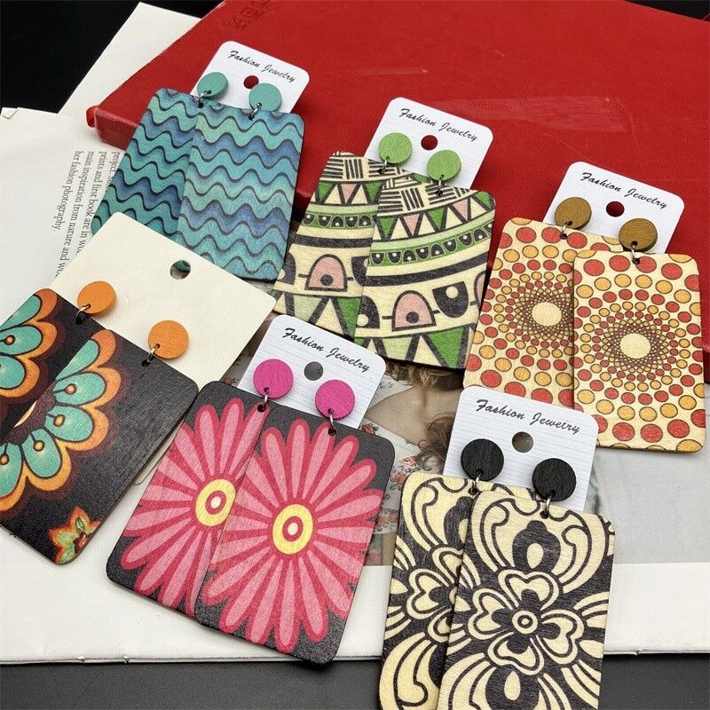 Orecchini in legno con stampa a righe rettangolari