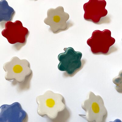 Boucles d'oreilles en céramique légère Mini Daisy différentes couleurs