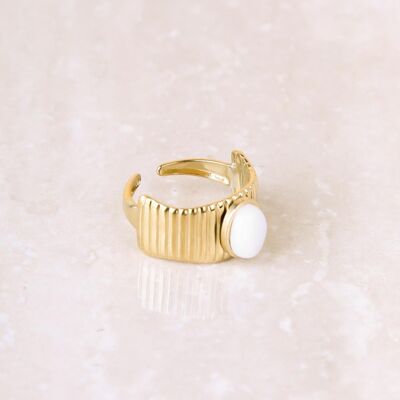 Adjustable golden ring with white stone