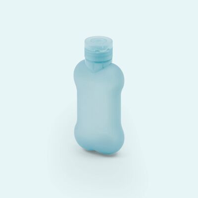 Pee-washing design bottle in soft blue silicone 1