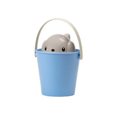 Eco-friendly croquette bucket with blue spatula