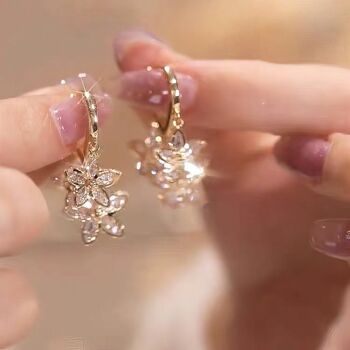 Boucles d'oreilles avec fleurs en cristal 3