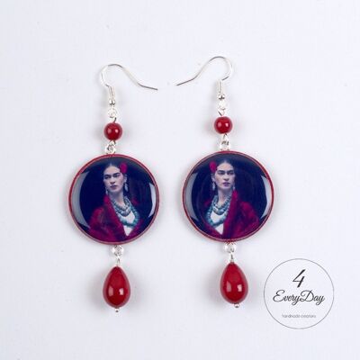 Frida Kahlo red wood earrings with black background, light and comfortable
