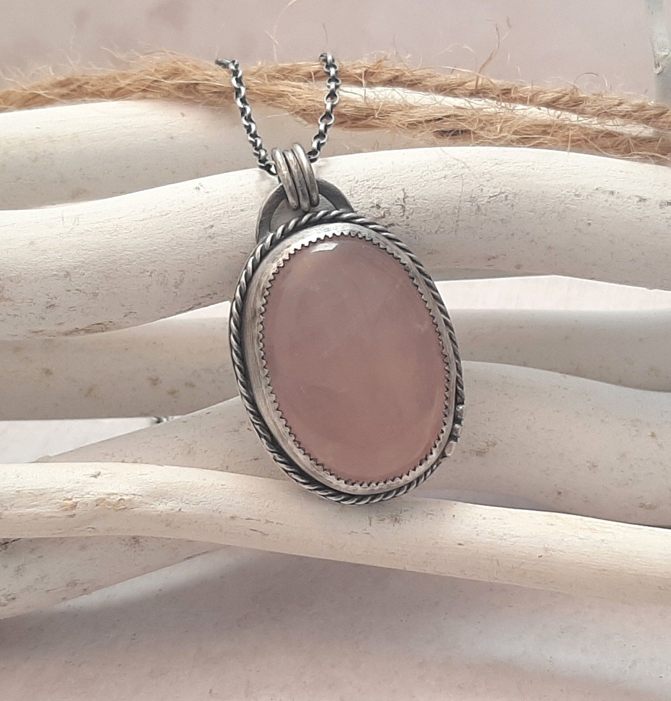 Collana lunga etnica in argento 925 con quarzo rosa
