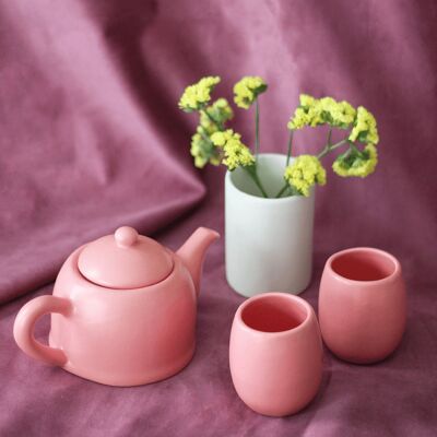 Rosafarbenes Teeservice aus Keramik