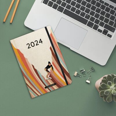 A5 Year Planner Samaya 2024 Couleur : Corail (DE/EN)