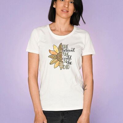 Damen T-Shirt "She believed she could, so she did"