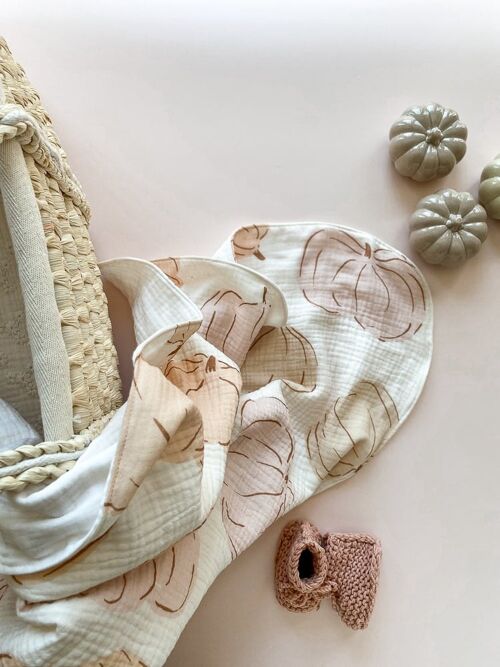 Muslin blanket / big pumpkins