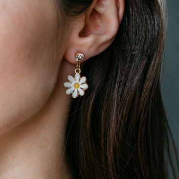 Boucles d'oreilles à tige faites à la main à fleurs d'été en forme de marguerite verte 5