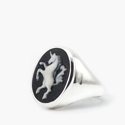 Anillo de sello con camafeo de unicornio