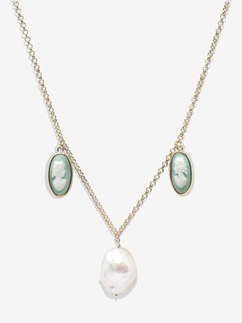 Collier Medea en plaqué or avec camée vert et perle 1