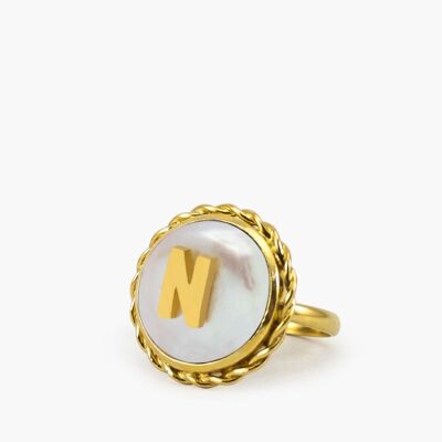 Anillo de perla con inicial N chapada en oro Moonglow