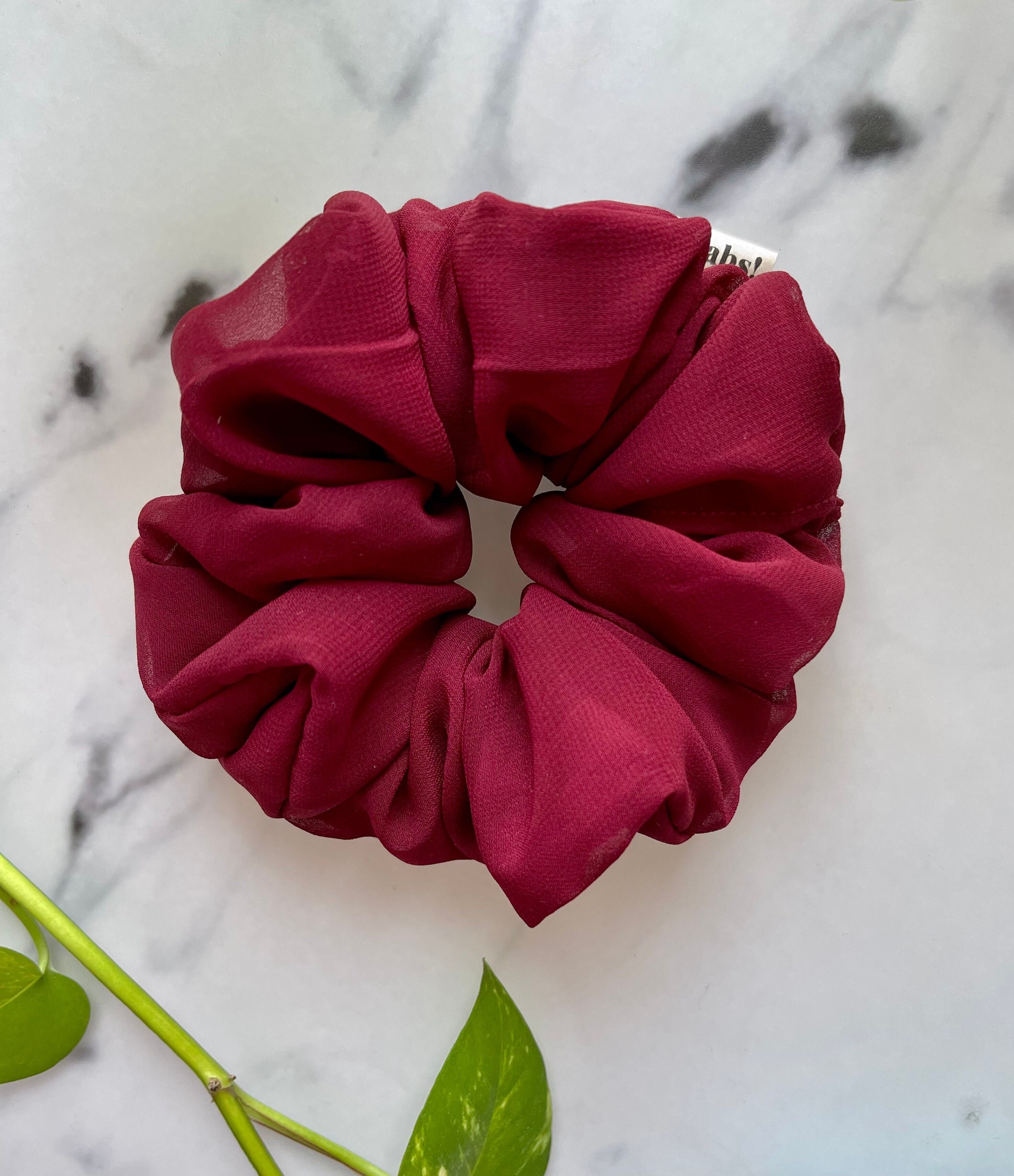 Scrunchie burdeos con doble relleno