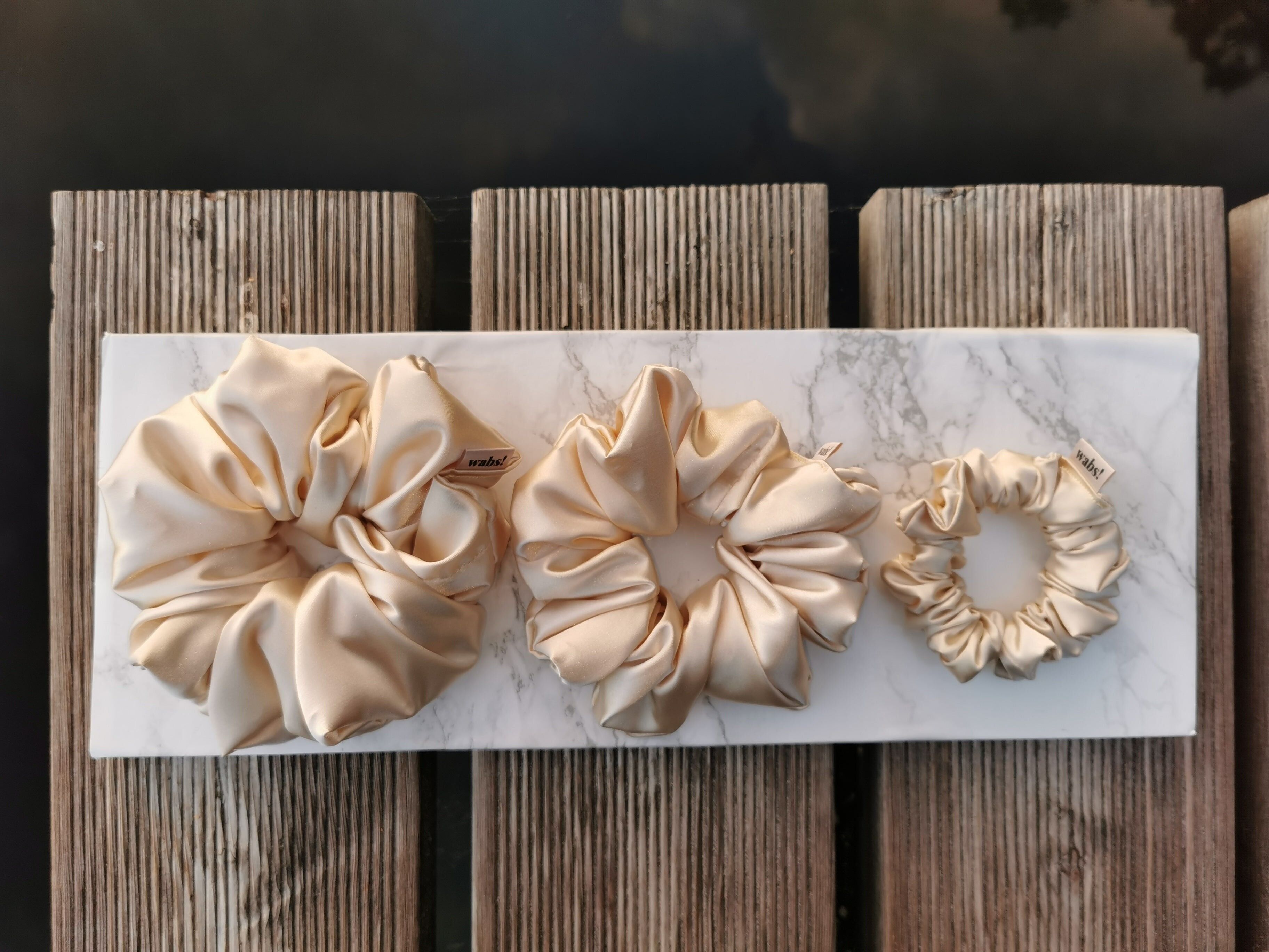 Scrunchie de crema de champán