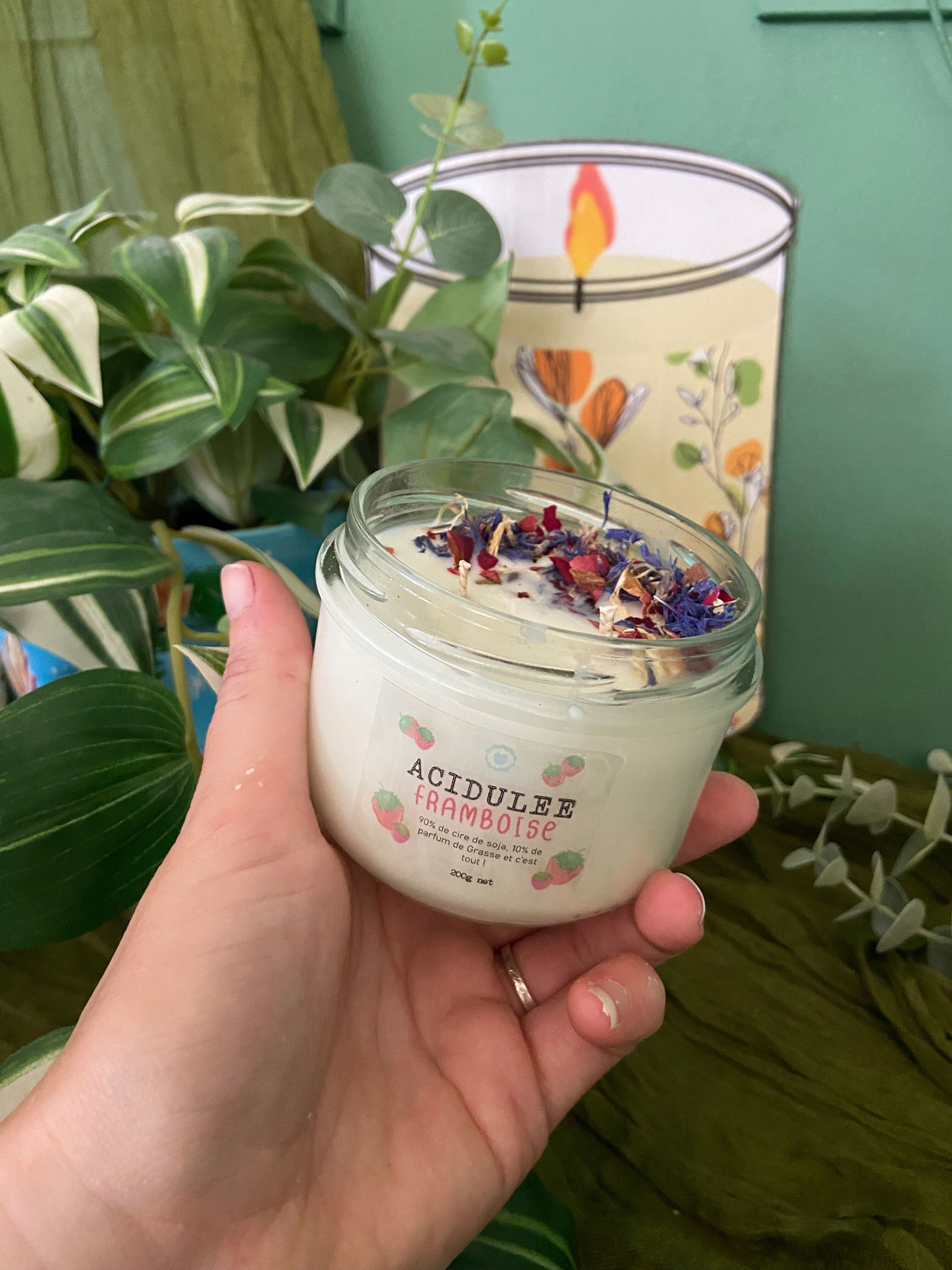 Candela al lampone in cera di soia e petali di fiori - 80 g, 200 g o 375 g