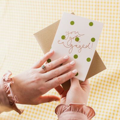 ¡Te comprometiste!’ Tarjeta de lunares verdes + lámina de oro rosa