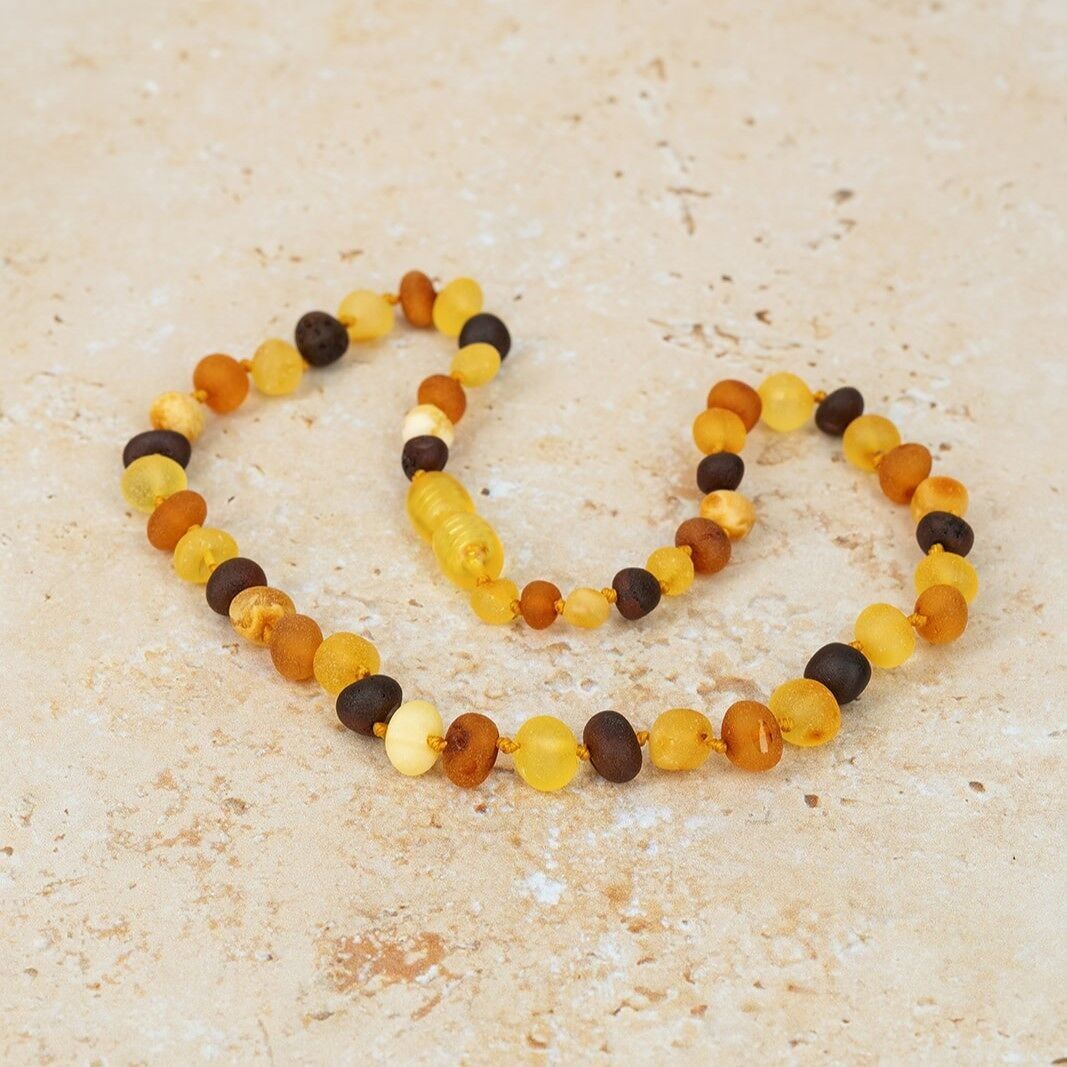 Collana da dentizione in ambra barocca multicolore grezza