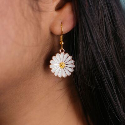 Boucles d'oreilles à crochet français blanc et bleu avec breloque florale d'été