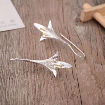Boucles d'oreilles en fil d'oreille en forme de fil d'oreille à motif floral de lys vintage en argent blanc 5